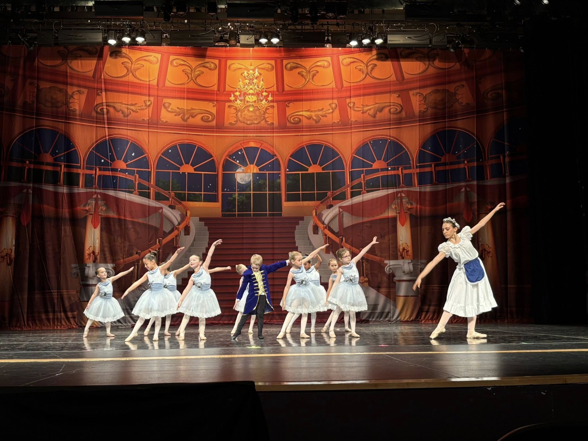 ES8291 Red Majestic Ballroom