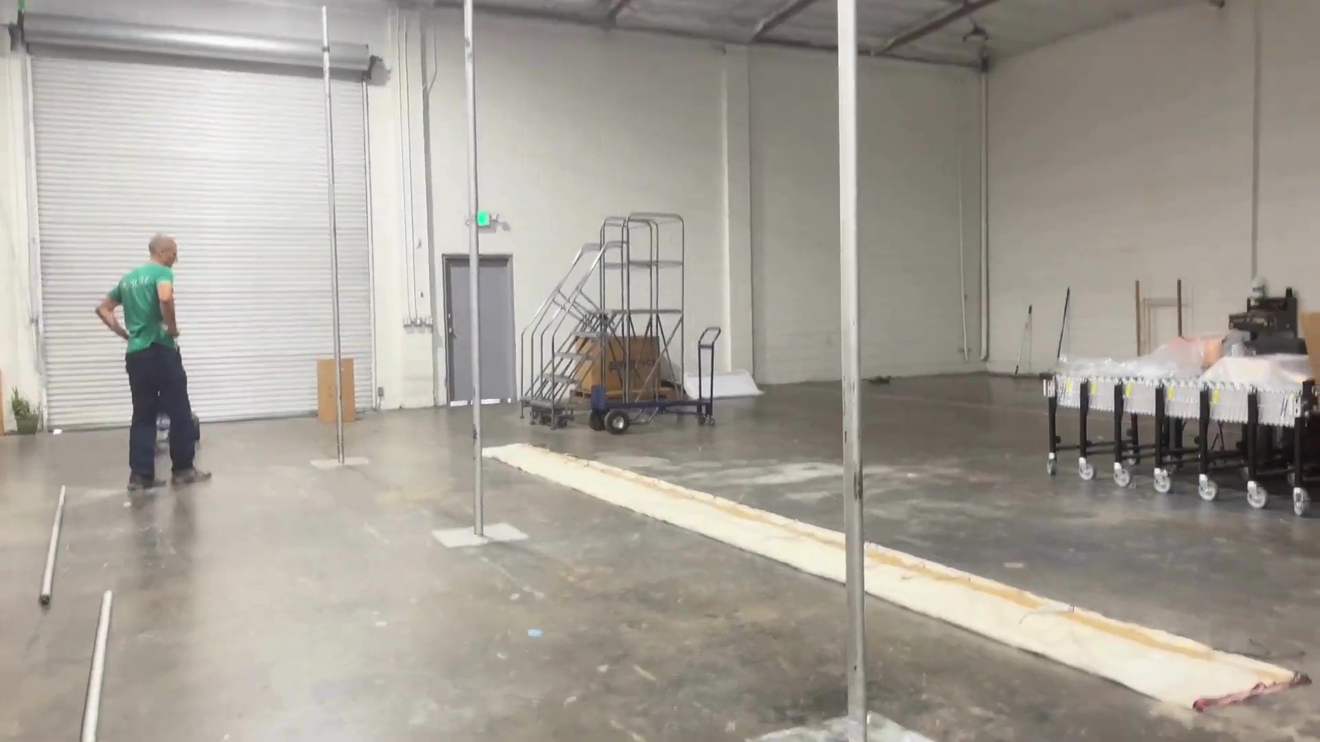 Step 3. Insert the Upright into the Bases